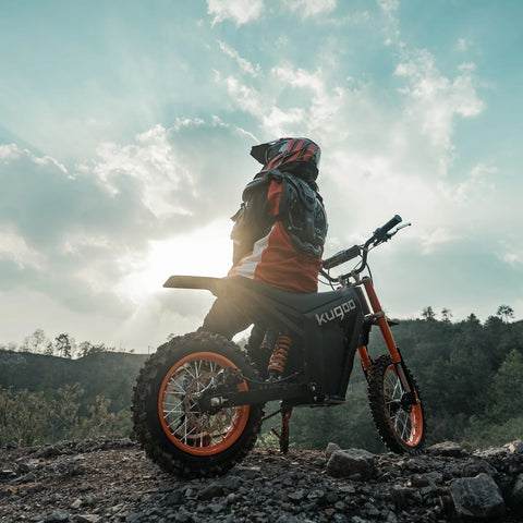 Moto elétrica KUGOO Wish 01 - Motor 1500W Inclinação 30° Rodas 14"/12" Hidráulicos Dianteiros e De Disco Traseiros  - Preto